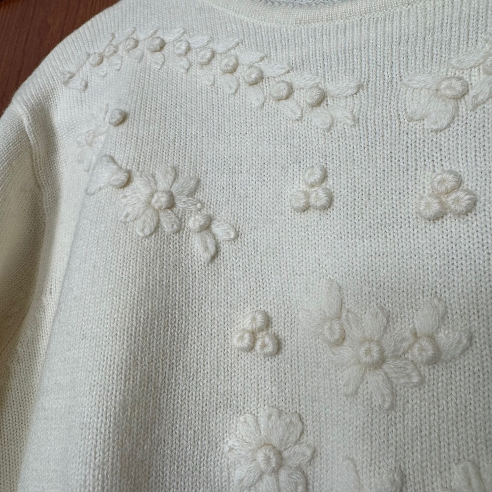 Liz Claiborne Collection Cream Merino Wool Sweater Beaded Floral Embroidered M - Picture 3 of 10